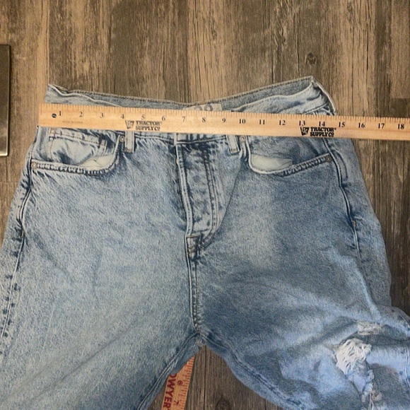 Free People Bren Light Wash Distressed High-Rise Denim Boyfriend Jeans size 28 - Picture 8 of 9